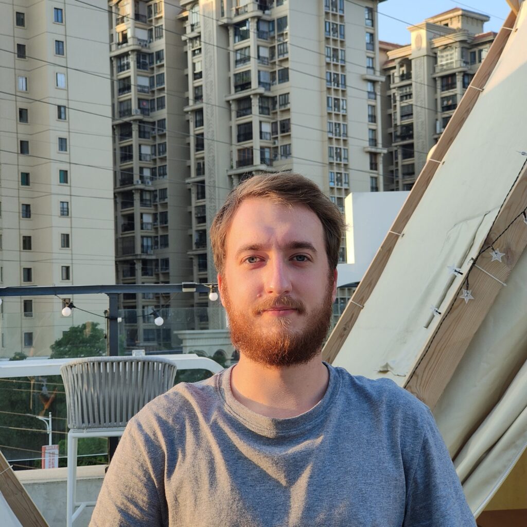 Переводчик Дмитрий Балякин